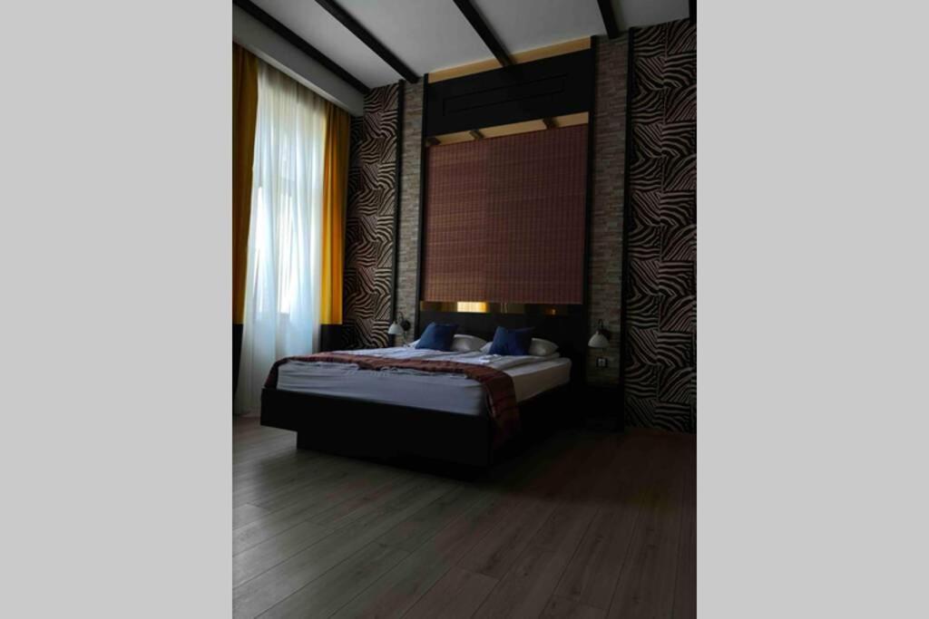 Safari Royal Apartment Oradea Exteriör bild